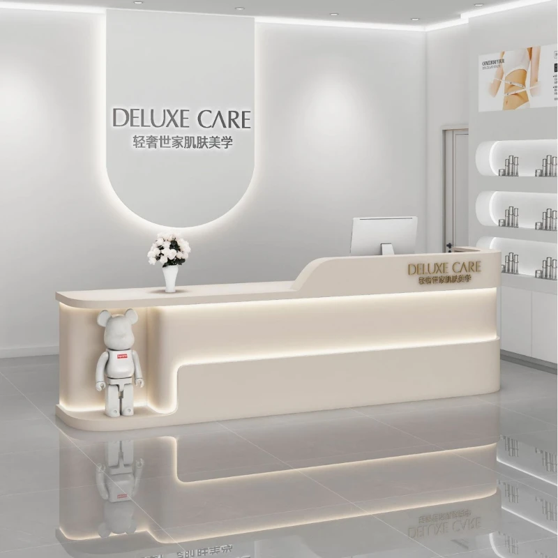Moderne make-uptafel, schoonhe - Beauty Makeup Institute recensie en prijs